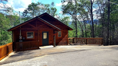 Rustic Elegance, Mountain Views, Prime Location, Great Rate, 2 bedrooms
