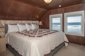 Master bedroom King w/ocean view.
