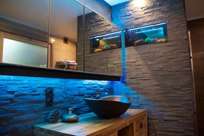 bathroom with aquarium in the shower :D