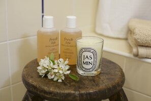 Bathroom amenities