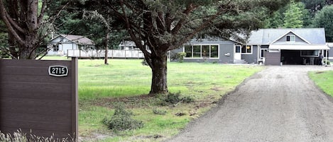 Creek and Ocean Estate and Cabins - Main House