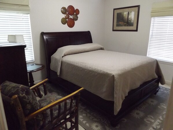 1309 #101 Spruce Drive, Knoxville, TN  37920 - Queen Bedroom
