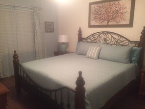 king size bed, wall mounted flat screen tv (27") in room, walk in closet