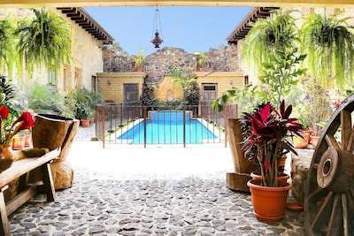 Spacious Central & Hidden Secret (pool & hot tub) - Antigua Guatemala