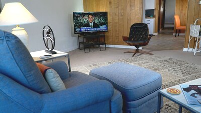 Loft Apartment Across From Semo University Houch Field House. Walk  To Events