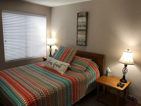 Master Bedroom w/ Queen Bed and Full Bathroom/Shower 