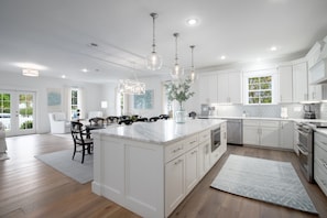 Oversized Island with seating for 4