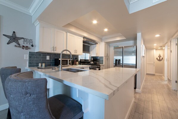 Granite & Stainless Appliances