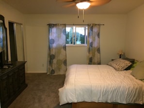 Huge Master bed/bathroom with walk in closet, portable AC & Heater.