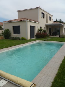 Avignon New house with swimming pool 7 mins from the ramparts  
