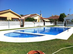 Piscine en commun avec 10 maison