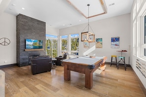 Upper level game room