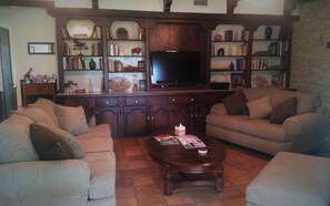 Built in bookcases and entertainment center