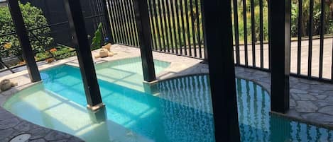 Jacuzzi/pool