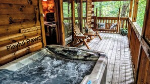 Hot tub, porch swing, privacy 