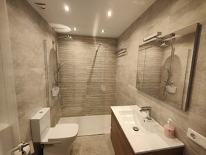 en suite bathroom