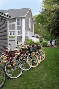 CozyCottage@FrederickWilliamHouse, on ShiningSea Bikeway, Bikes Included