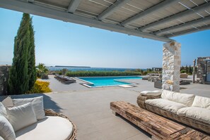 veranda/swimming pool