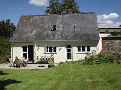 Stunning cottage in beautiful North Dorset near Gillingham with large garden