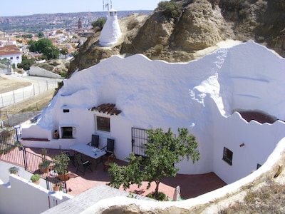 Troglodyte House Cueva Almendro, Granada Province (Free WiFi)