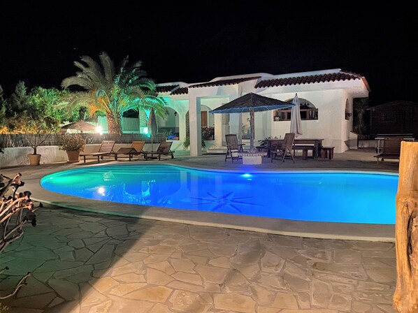 VILLA CAN RAFALET, QUALITY FOR DREAM HOLIDAYS.
24-hour assistance.