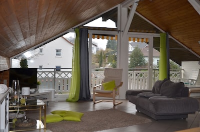 Moderne und geräumige Dachgeschoss-Ferienwohnung in Abtsteinach im Odenwald