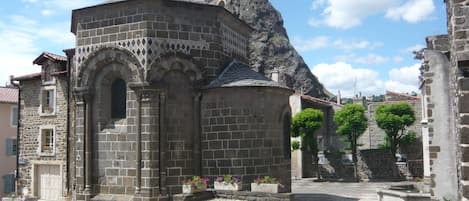  La Chapelle St Clair  et le Rocher St Michel à  2 pas du Petit 
Séguret