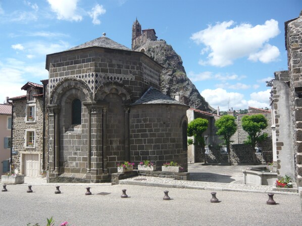  La Chapelle St Clair  et le Rocher St Michel à  2 pas du Petit 
Séguret