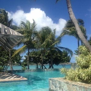 Breathtaking  views of beach, St John and Tortola from our gorgeous pool
