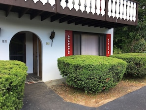 Lower Level End Unit