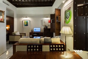 The living space has 2 windows overlooking Fabié street.