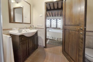 One of the 2 bathrooms