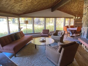 Floor to ceiling windows in living room faces Glory Bowl, Rendezvous