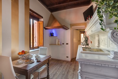 Casa Vacanza Di Lusso Nel Cuore Del Centro Storico Di Roma Rione Iii Colonna
