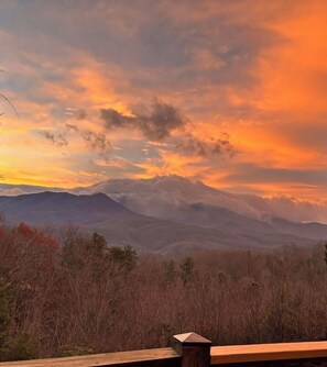 Can you imagine waking up to this! You can! A Smoky sunrise is simply magical!