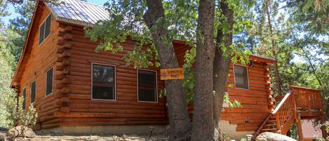 Timbered Pines - An authentic Log Cabin in 