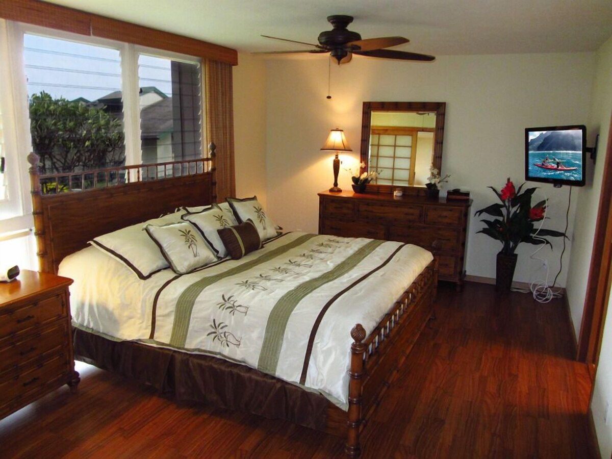Ocean View 2 bedroom, 2 Bath, single story condo at the Makahuena.