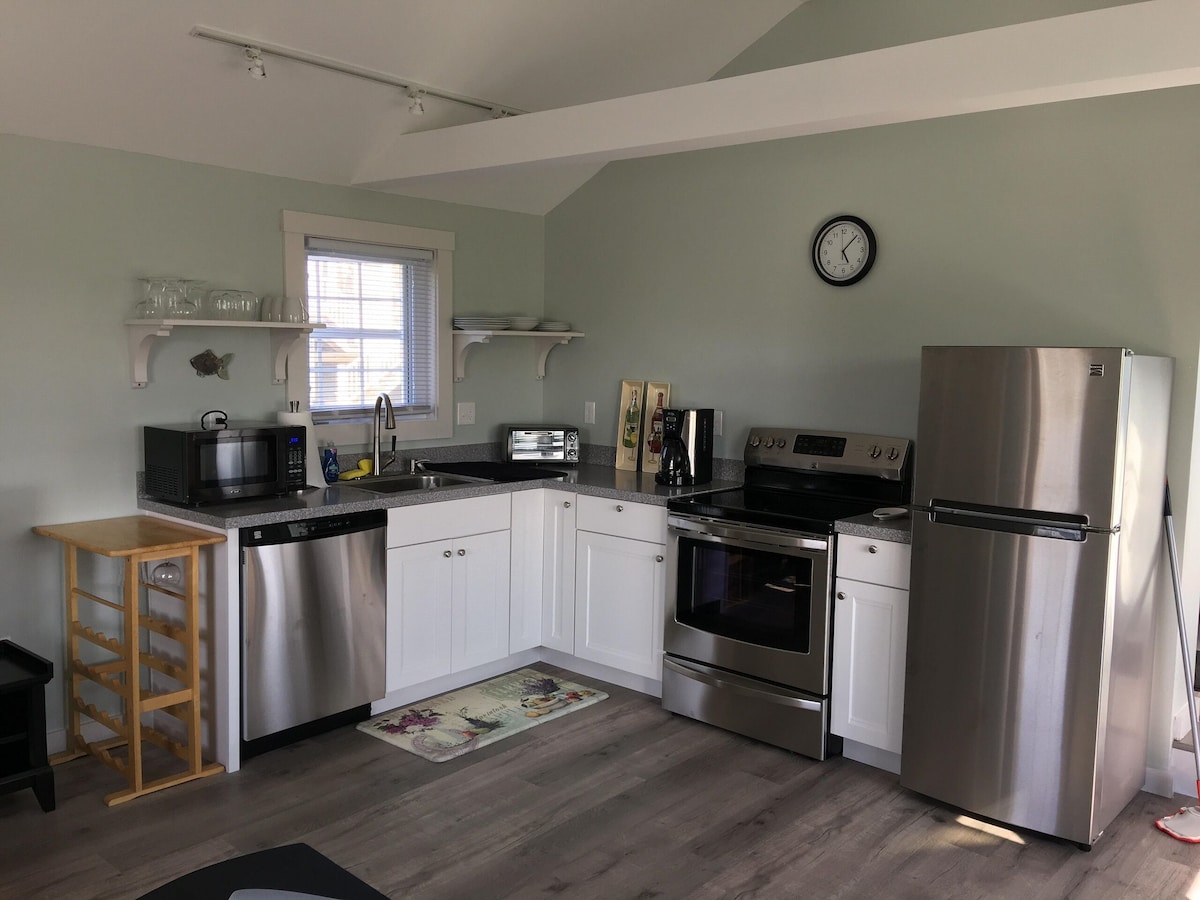 Newly Renovated (2017) Beachfront Cottage On Near Rye Harbor & Jenness Beach!