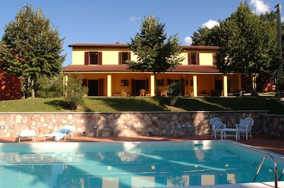 Villa Umbria - a peaceful oasis surrounded by vineyards in the Todi - Orvieto area