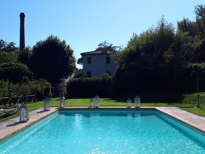 Beautiful 2-bed in Camaiore, Tuscany -  Air-con,  2 pools, lovely gardens