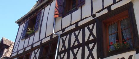 La Dordogne apartment 1st floor, colombage X's in heart of medieval Beaulieu