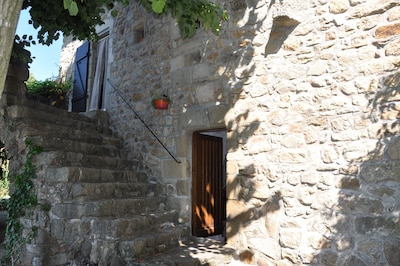 wunderschön gelegenes authentisches Ferienhaus aus Naturstein mit kleinem Pool