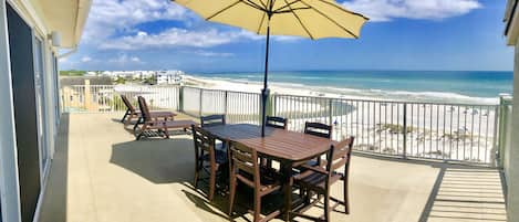 Very large balcony with incredible views of the ocean and eastern lake. 