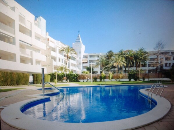 PISCINE ROYALE !