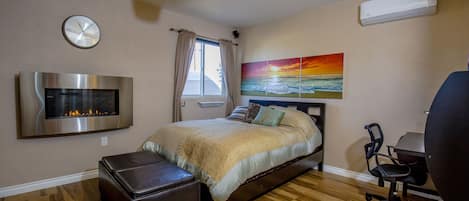 Queen Size Bed, Large TV, Remote Fireplace that can be controlled via on/off or temperature control, Bose surround sound