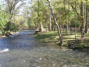 Access to the world renowned Nantahala River a short drive away