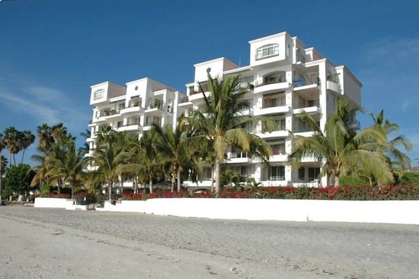 Building right on sand / ocean