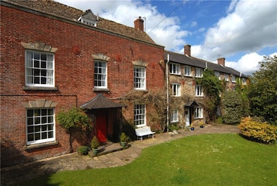 Charming & historic old mill close to the Cotswold Way in North Nibley