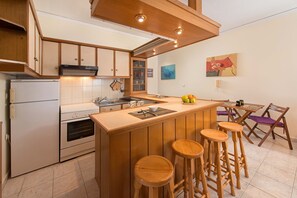 kitchen area with washing machine and dishwasher