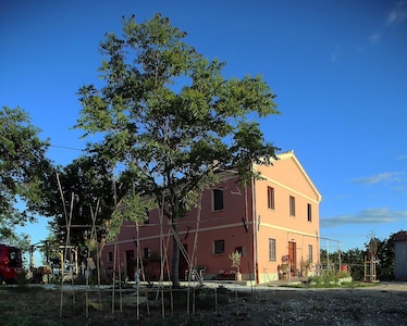 Ruhige, komfortable Ferienwohnung im Herzen der Marken mit 360° Panorama